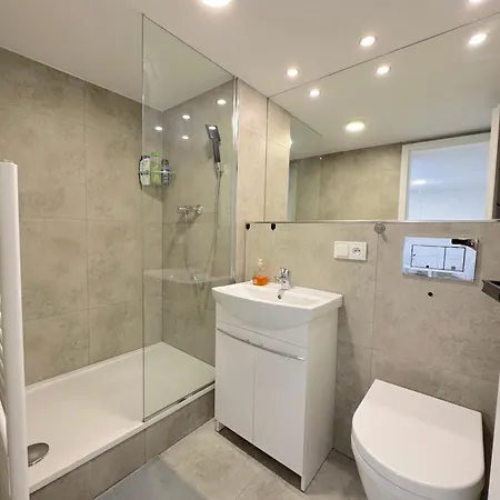 Krasny - 6 V Blizkosti Centra Bratislava